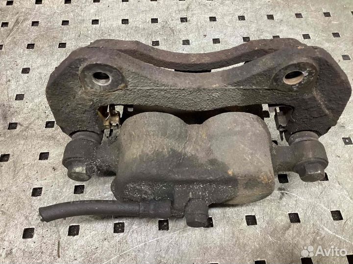 Суппорт передний правый Mitsubishi Outlander