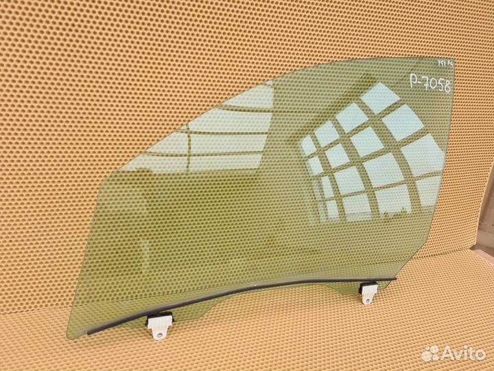 Стекло двери переднее левое Infiniti M Q70 Y51