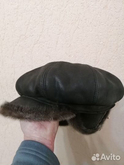 Кепка кожаная женская с мехом нерпы