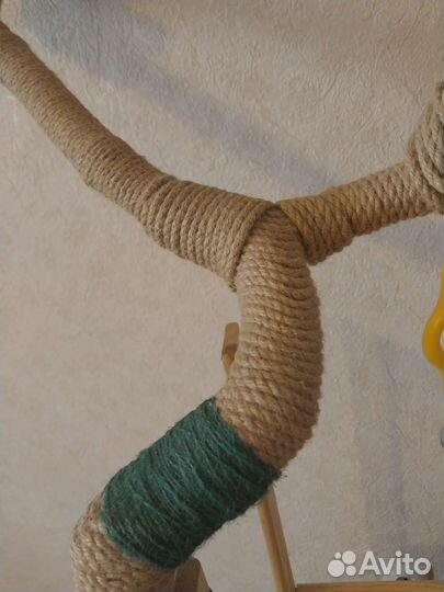 Ветка с игрушками для попугая