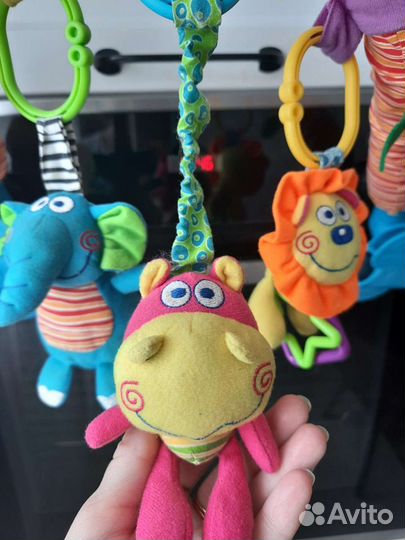 Дуга с игрушками