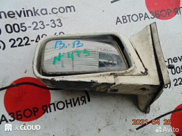 Зеркало на nissan sunny B13