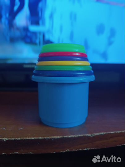 Пирамида стаканчики