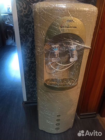 Кулер для воды напольный