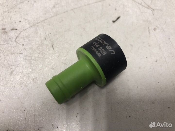 Клапан вентиляции картерных газов Audi 100 C3