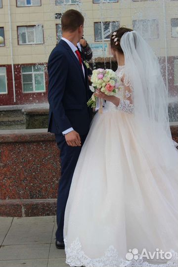 Свадебное платье со шлейфом