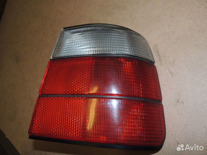 Bmw e34 фонарь правый с белым поворотником