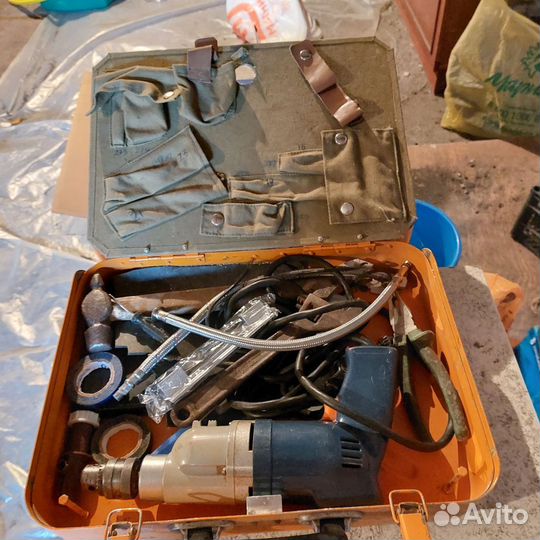 Кейс для инструмента со всем содержимым