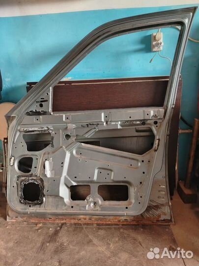 Дверь передняя правая priora