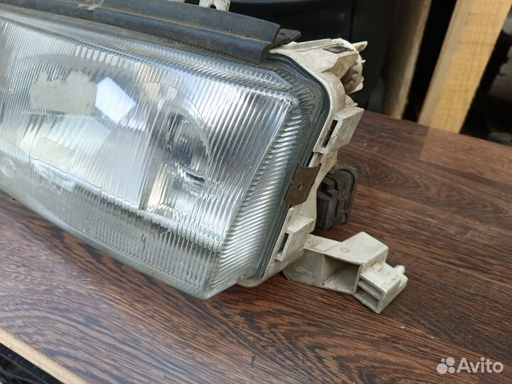 Левая фара Hella для Skoda Octavia A4 1998 год