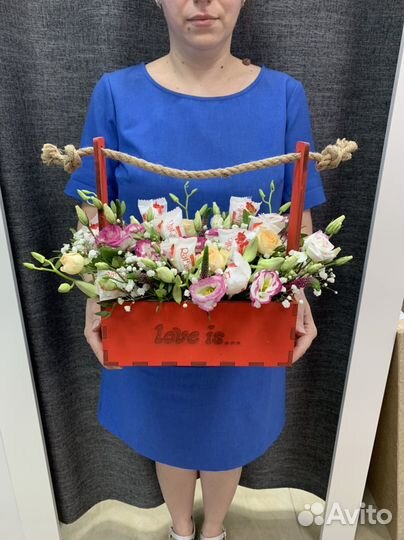 Компазиции с цветами и конфетами