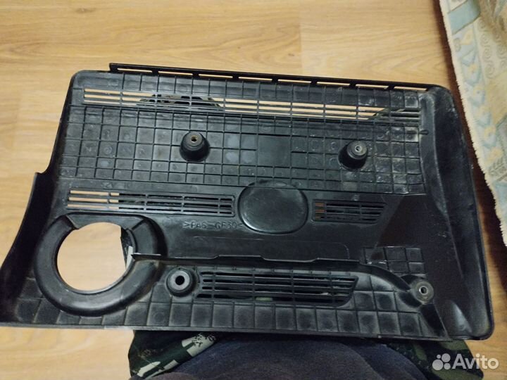 Декоративная накладка двигателя