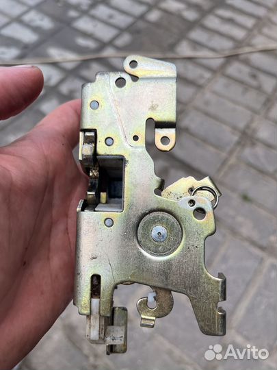 Замок двери Мерседес актрос 9017200435