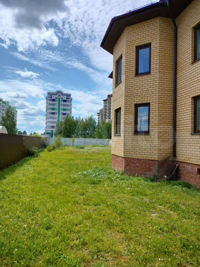 Коттедж 380 м² на участке 15 сот.