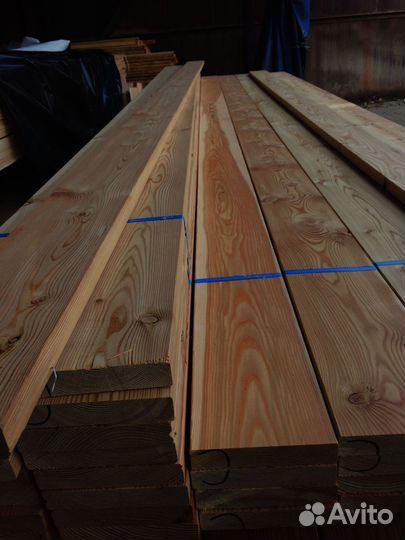 Доски лиственницы 20x150 мм, камерной сушки, готовы для укладки