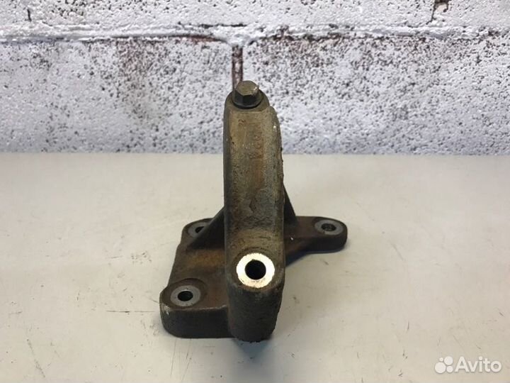 Кронштейн привода Volvo S80 седан 2.5 2004