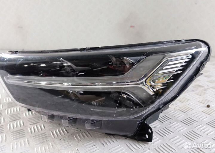 Volvo XC40 17- светодиодная фара левая передняя