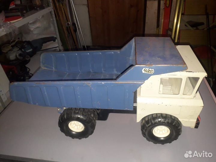 Коллекционная машина-самосвал 
