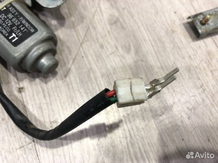 Стеклоподъемник передний левый Chevrolet Aveo T250