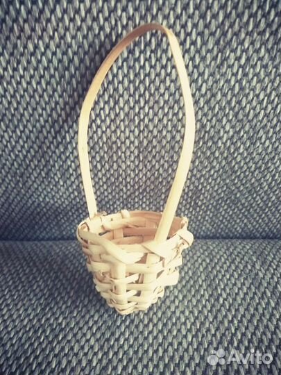 Маленькая декоративная корзиночка