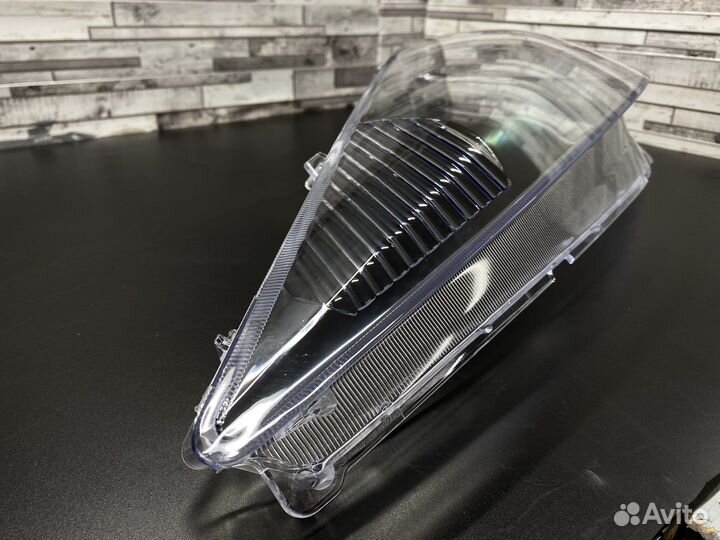 Стекло фары Toyota Estima II рест. (2003-2006гг.)