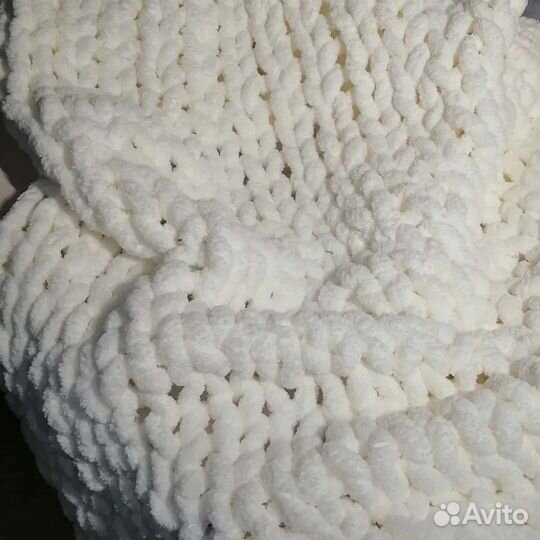 Плед ручной работы крупной вязки