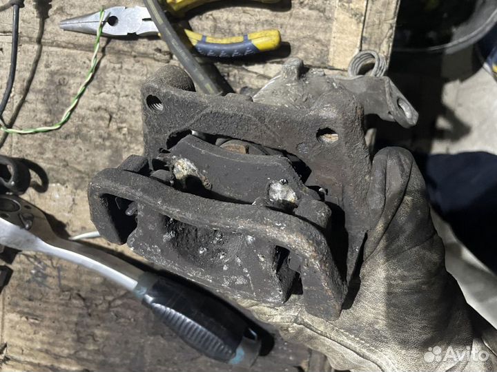 Скоба заднего суппорта opel astra H zafira B