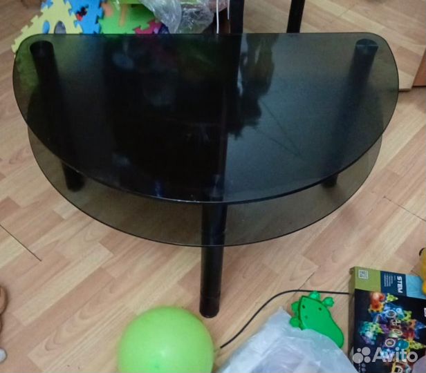 Стеклянная тумба под тв