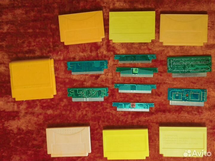 Корпуса от картриджей и нерабочие платки Dendy