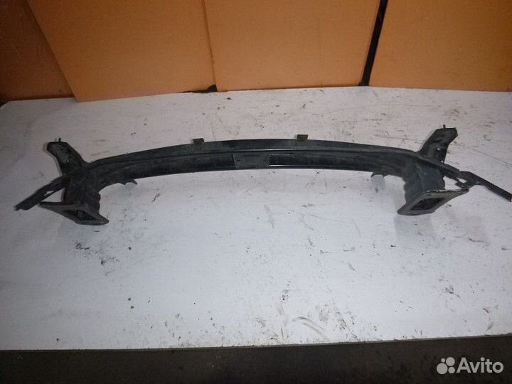 Усилитель переднего бампера KIA sorento 2009