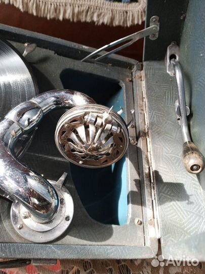 Старинный патефон