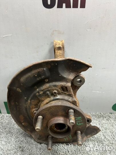 Кулак поворотный передний правый Toyota Yaris 2009