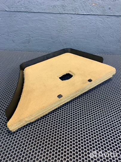 Обшивка багажника задняя правая Porshe Panamera