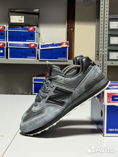 Новинка New Balance 574 Lux в оттенке серебристый