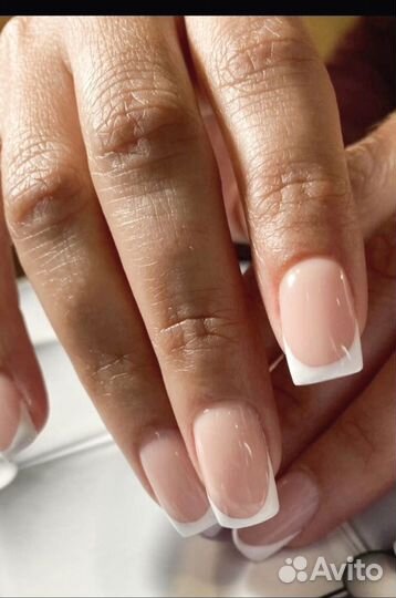 Модель на маникюр френч