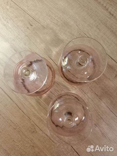 Три рюмки (фужера, бокала) из цветного стекла