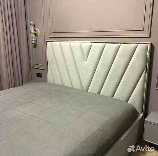 Кровать с подъемным механизмом