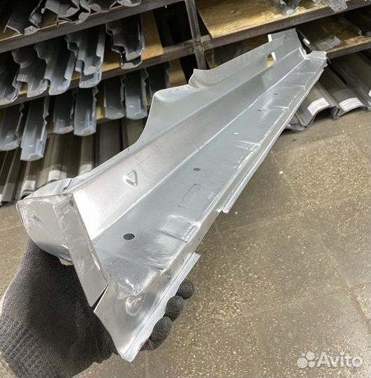 Порог правый Ford Tourneo (Transit) Connect коротк