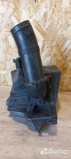 Корпус воздушного фильтра Ford Kuga 1