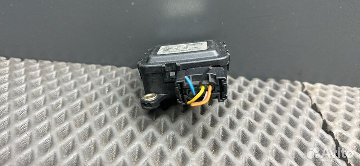 Моторчик заслонки печки Rover 75 2002 0132801150