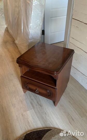 Тумба прикроватная из массива