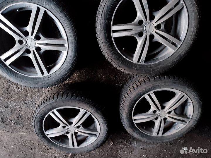 Продам литьё с зимней резиной