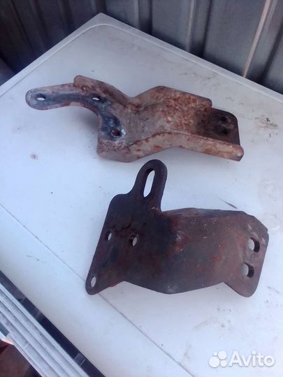 Кронштейн крепления двигателя и коробки заз сенс