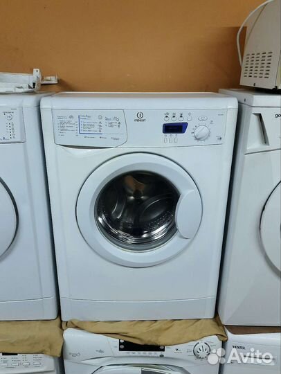 Узкая стиральная машина Indesit 33см 4кг 1000об