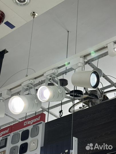 Трековые светильники на шинопроводе