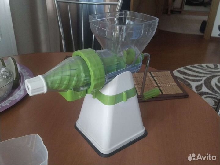 Соковыжималка шнековая механическая