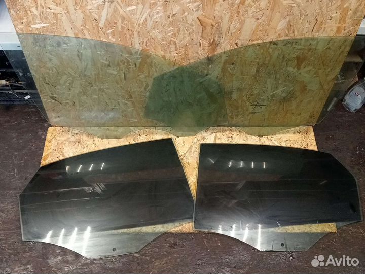 Стекло дверей Volkswagen Polo 5 2012 год