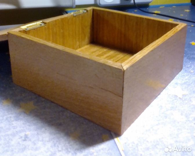 Шкатулка с орнаментом маркетри