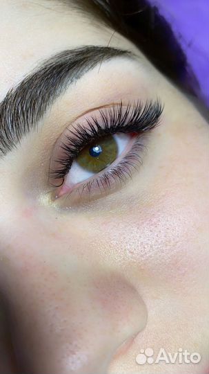 Модель на ресницы