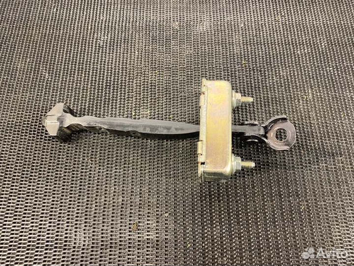 Ограничитель двери задний правый Mazda Mazda3 BP